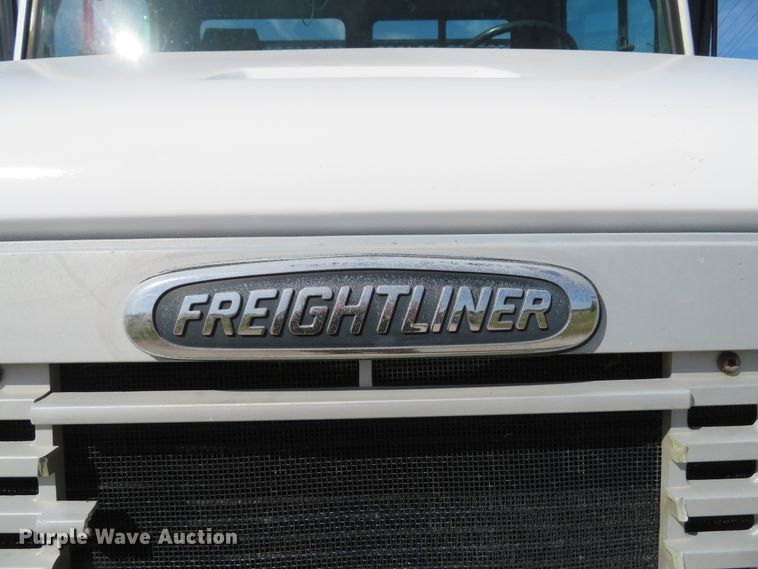 image for item DH1640 2002 Freightliner FL70 utility truck