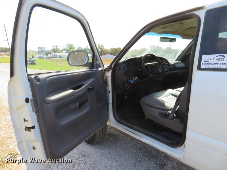 image for item DH1641 1998 Dodge Ram 2500 Club Cab utility bed pickup truck