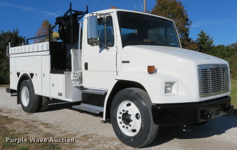 image for item DH1642 2003 Freightliner FL70 utility truck
