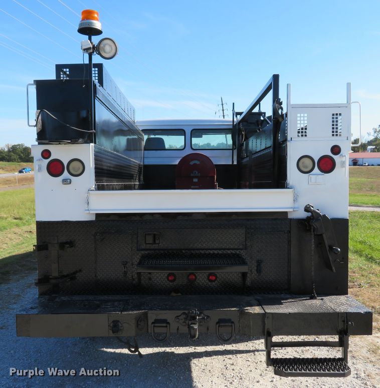 image for item DH1642 2003 Freightliner FL70 utility truck