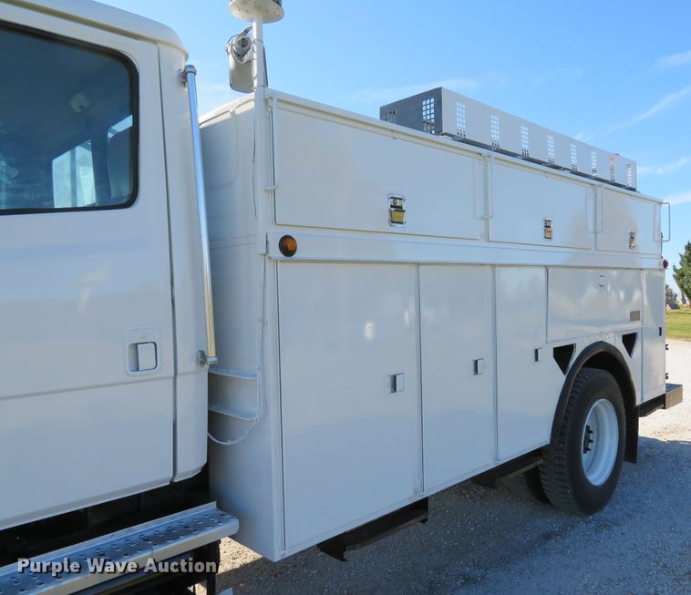 image for item DH1642 2003 Freightliner FL70 utility truck