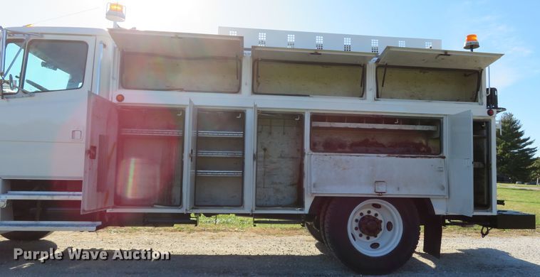 image for item DH1642 2003 Freightliner FL70 utility truck