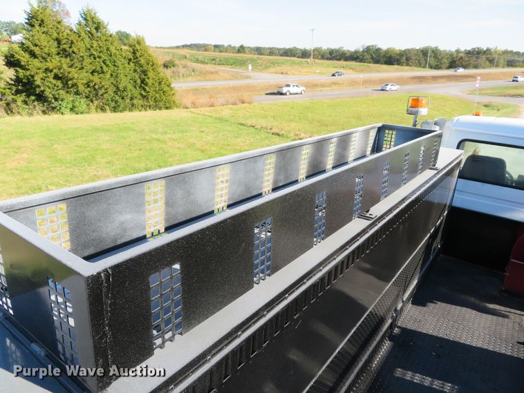 image for item DH1642 2003 Freightliner FL70 utility truck