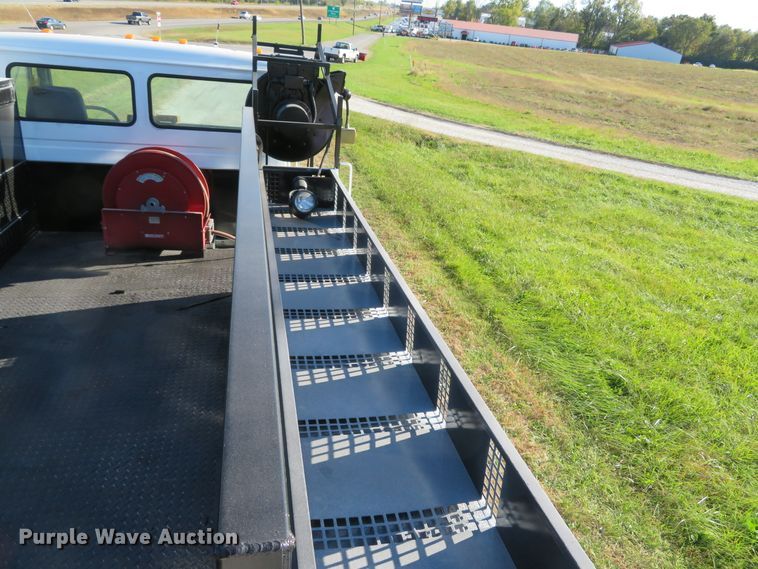 image for item DH1642 2003 Freightliner FL70 utility truck