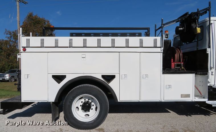 image for item DH1642 2003 Freightliner FL70 utility truck