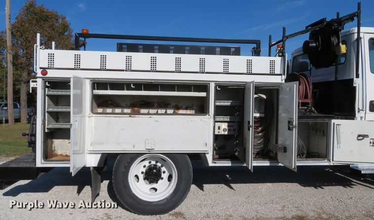 image for item DH1642 2003 Freightliner FL70 utility truck