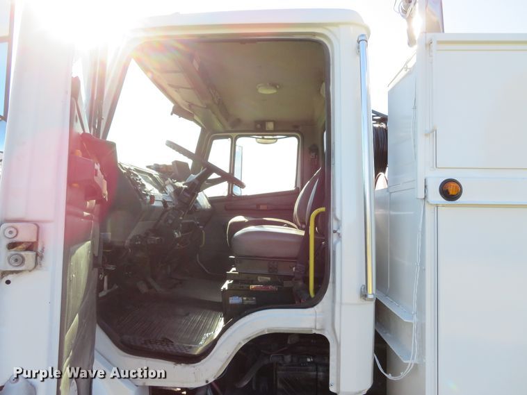 image for item DH1642 2003 Freightliner FL70 utility truck