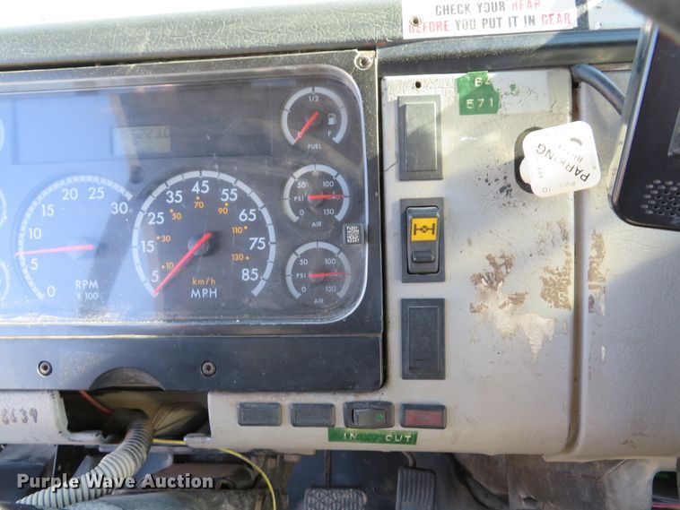 image for item DH1642 2003 Freightliner FL70 utility truck