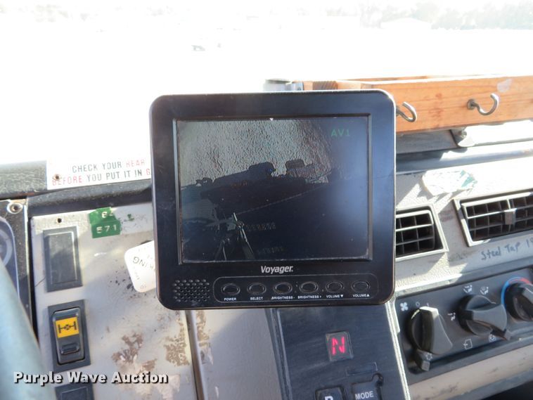 image for item DH1642 2003 Freightliner FL70 utility truck