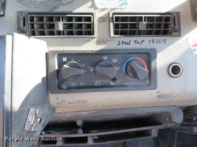 image for item DH1642 2003 Freightliner FL70 utility truck