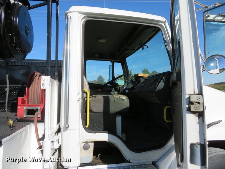 image for item DH1642 2003 Freightliner FL70 utility truck