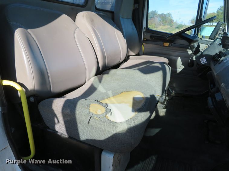 image for item DH1642 2003 Freightliner FL70 utility truck