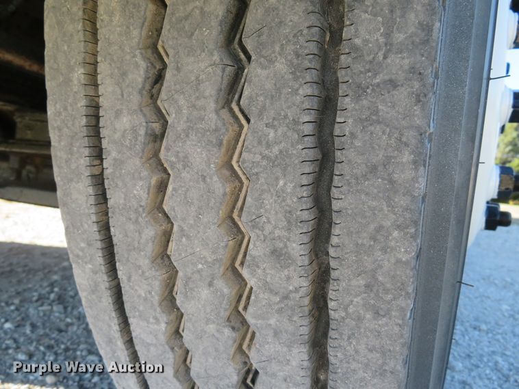 image for item DH1642 2003 Freightliner FL70 utility truck