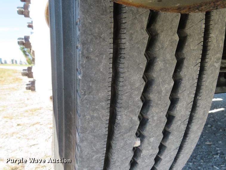 image for item DH1642 2003 Freightliner FL70 utility truck