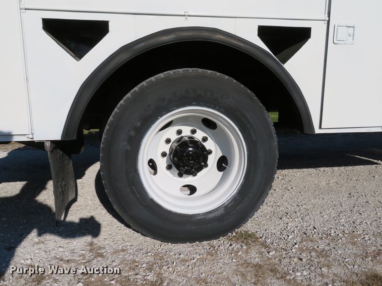 image for item DH1642 2003 Freightliner FL70 utility truck