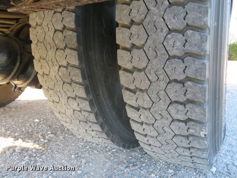 image for item DH1642 2003 Freightliner FL70 utility truck