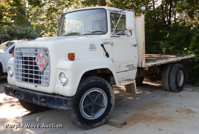 image for item DH2067 1979 Ford 700 flatbed truck