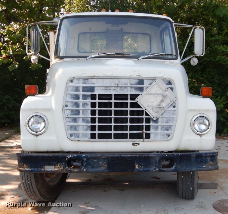 image for item DH2067 1979 Ford 700 flatbed truck