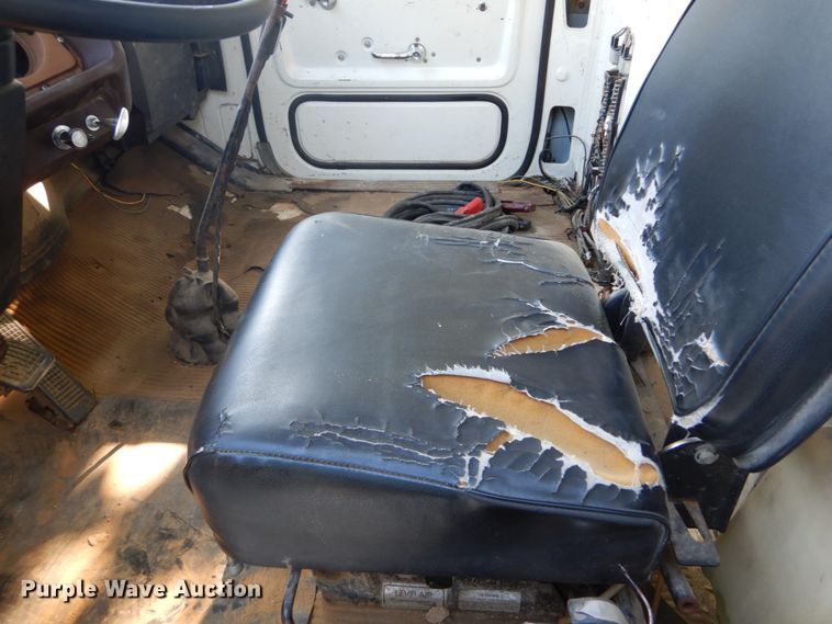 image for item DH2067 1979 Ford 700 flatbed truck