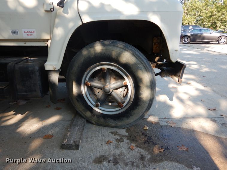 image for item DH2067 1979 Ford 700 flatbed truck