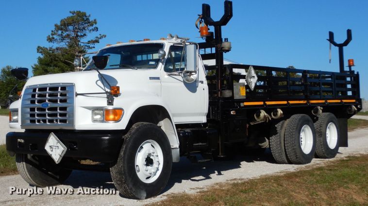 image for item DH2171 1995 Ford FT900 flatbed truck