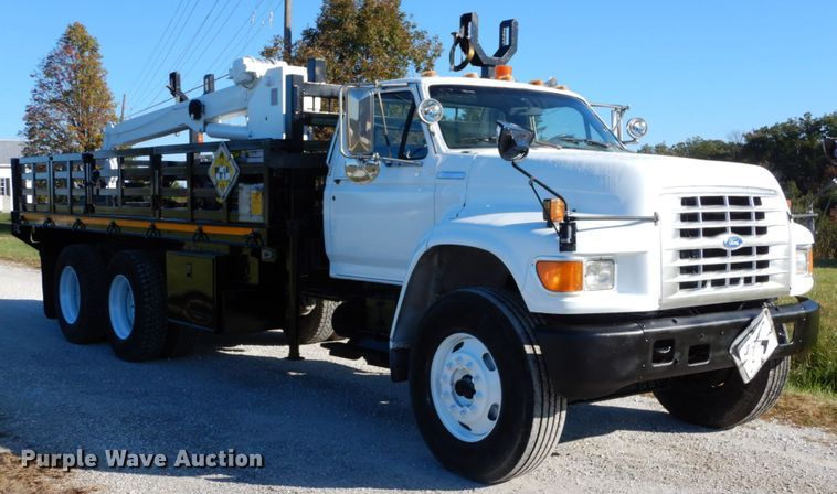 image for item DH2171 1995 Ford FT900 flatbed truck