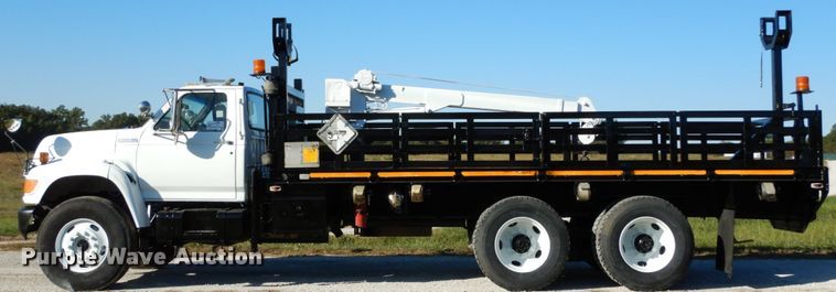 image for item DH2171 1995 Ford FT900 flatbed truck
