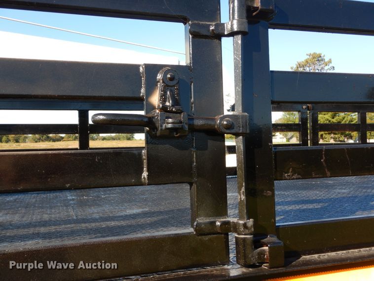 image for item DH2171 1995 Ford FT900 flatbed truck