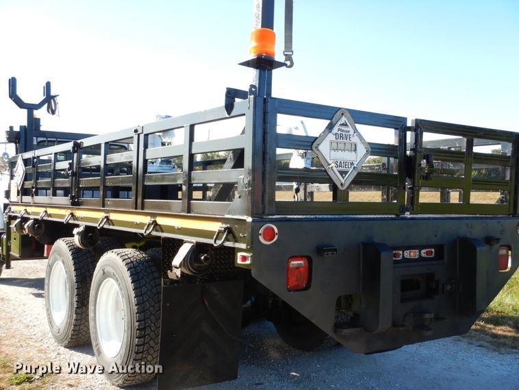 image for item DH2171 1995 Ford FT900 flatbed truck