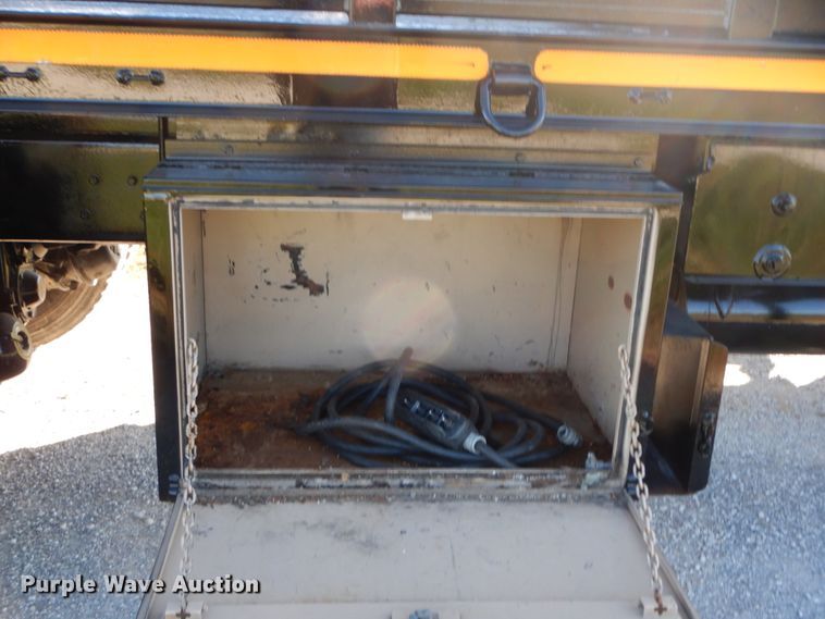 image for item DH2171 1995 Ford FT900 flatbed truck