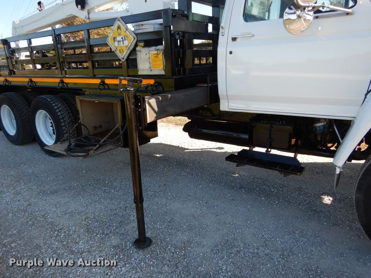 image for item DH2171 1995 Ford FT900 flatbed truck