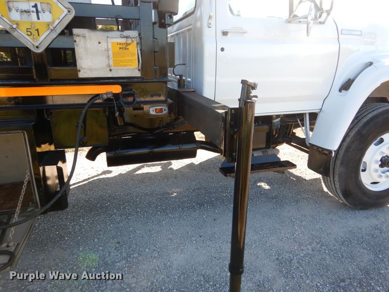 image for item DH2171 1995 Ford FT900 flatbed truck