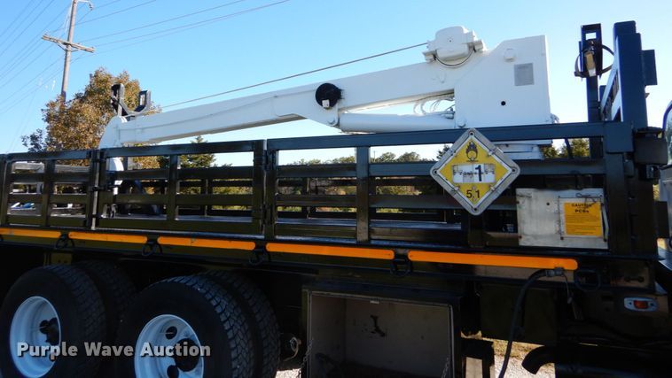 image for item DH2171 1995 Ford FT900 flatbed truck