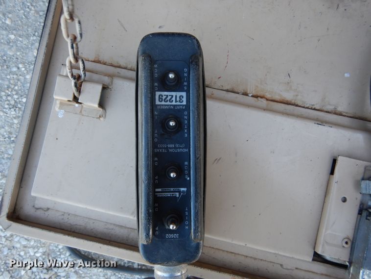 image for item DH2171 1995 Ford FT900 flatbed truck