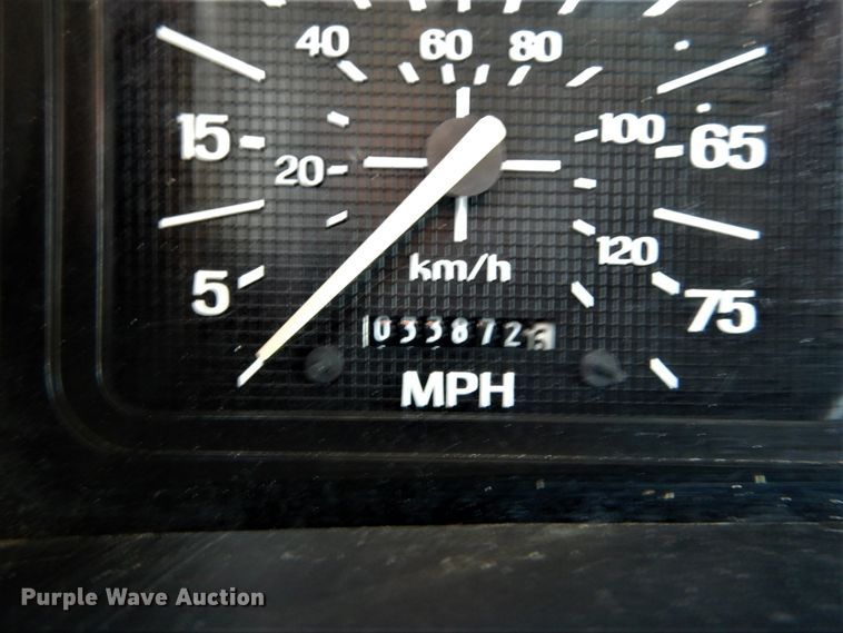 image for item DH2171 1995 Ford FT900 flatbed truck