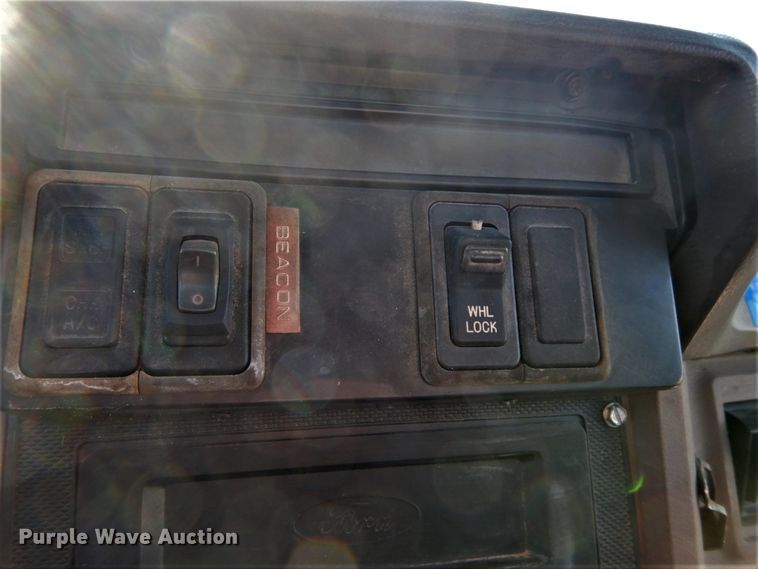 image for item DH2171 1995 Ford FT900 flatbed truck