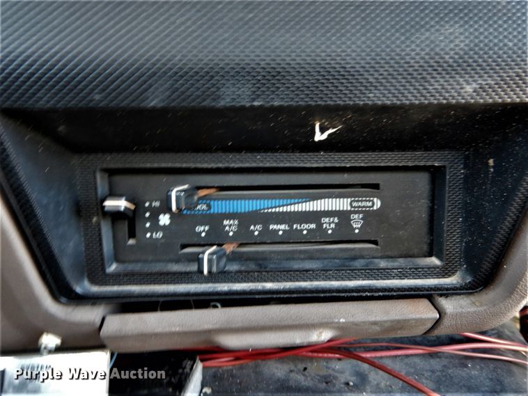 image for item DH2171 1995 Ford FT900 flatbed truck