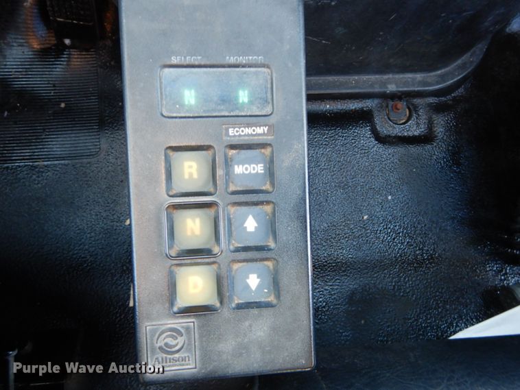 image for item DH2171 1995 Ford FT900 flatbed truck