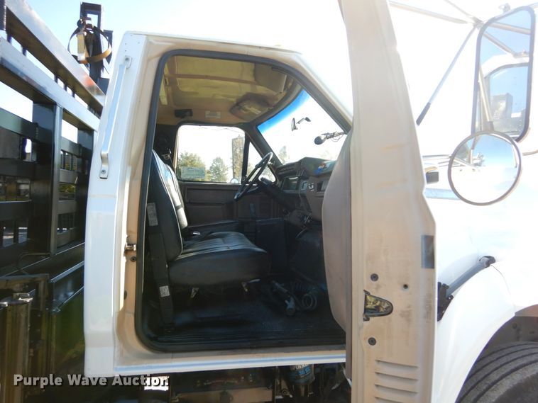 image for item DH2171 1995 Ford FT900 flatbed truck