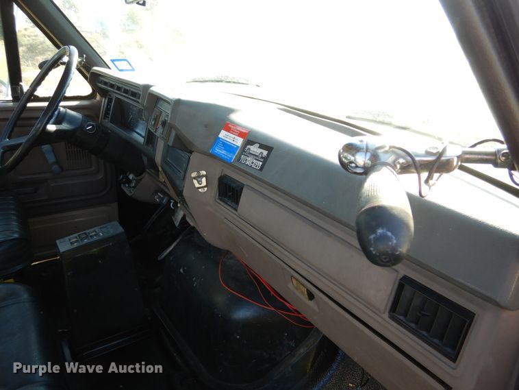 image for item DH2171 1995 Ford FT900 flatbed truck