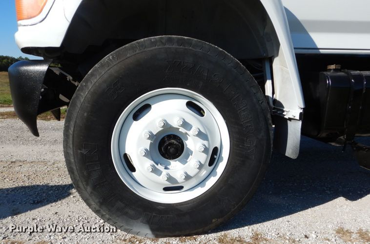 image for item DH2171 1995 Ford FT900 flatbed truck