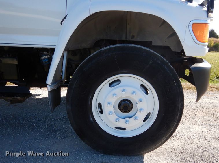 image for item DH2171 1995 Ford FT900 flatbed truck