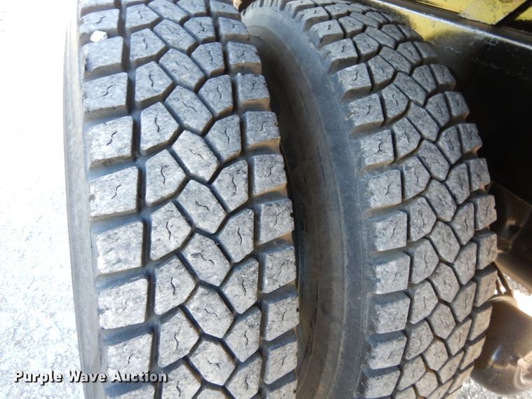 image for item DH2171 1995 Ford FT900 flatbed truck