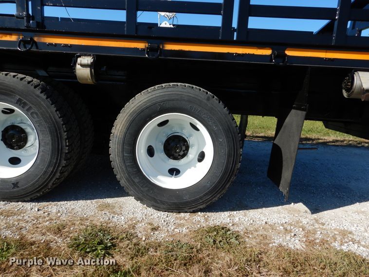 image for item DH2171 1995 Ford FT900 flatbed truck