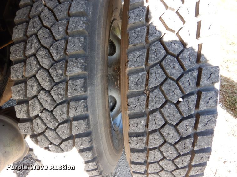 image for item DH2171 1995 Ford FT900 flatbed truck