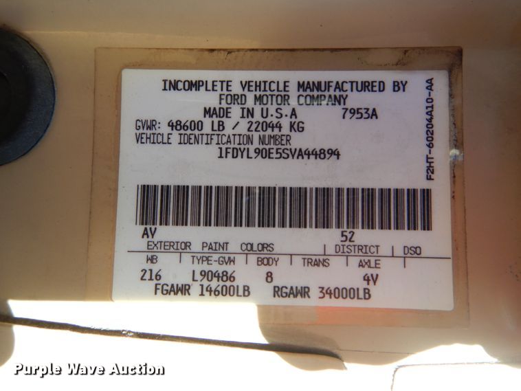 image for item DH2171 1995 Ford FT900 flatbed truck