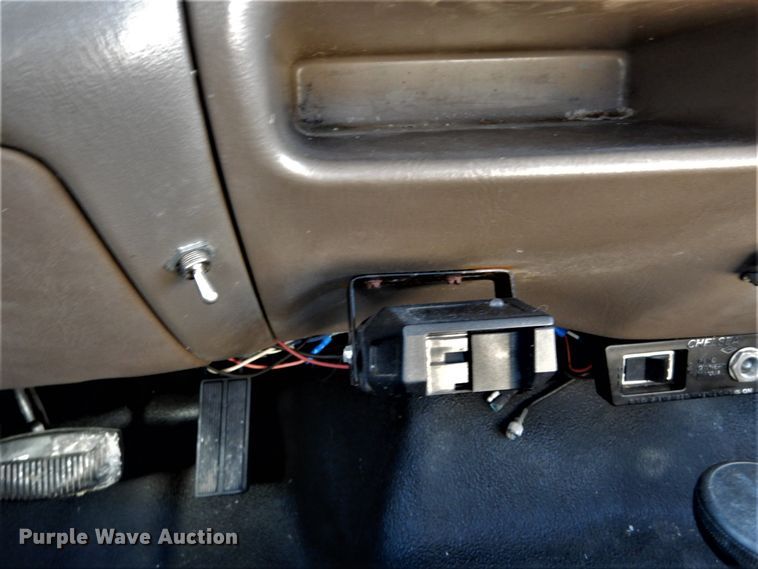 image for item DH2172 2001 Ford F350 Super Duty XL dump bed pickup truck