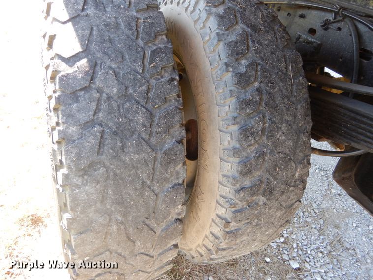 image for item DH2172 2001 Ford F350 Super Duty XL dump bed pickup truck