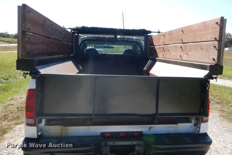 image for item DH2174 2004 Ford F350 Super Duty XL pickup truck with dump bed insert