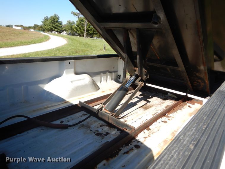 image for item DH2174 2004 Ford F350 Super Duty XL pickup truck with dump bed insert